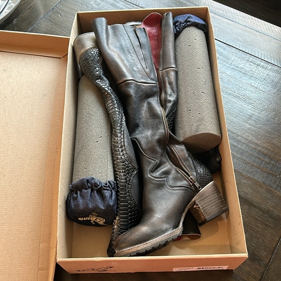 Freebird by Steven Calgary Boots Size 8. - Picture 2 of 16
